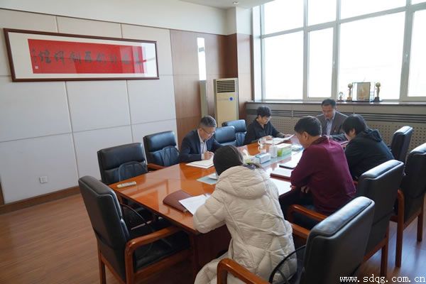輕工供銷公司召開黨委理論學習中心組“學習黨的二十大精神”專題研討會