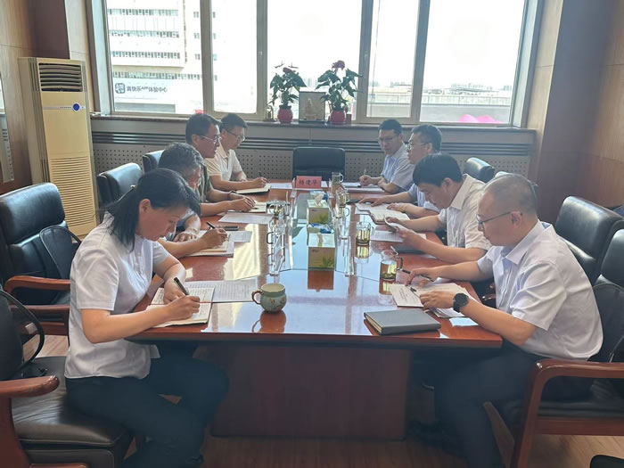 山東國(guó)投公司財(cái)務(wù)總監(jiān)黃衛(wèi)民到輕工供銷公司開(kāi)展督導(dǎo)檢查